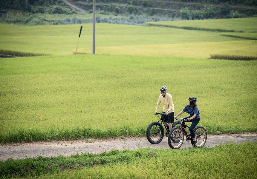 自然の中でサイクリング